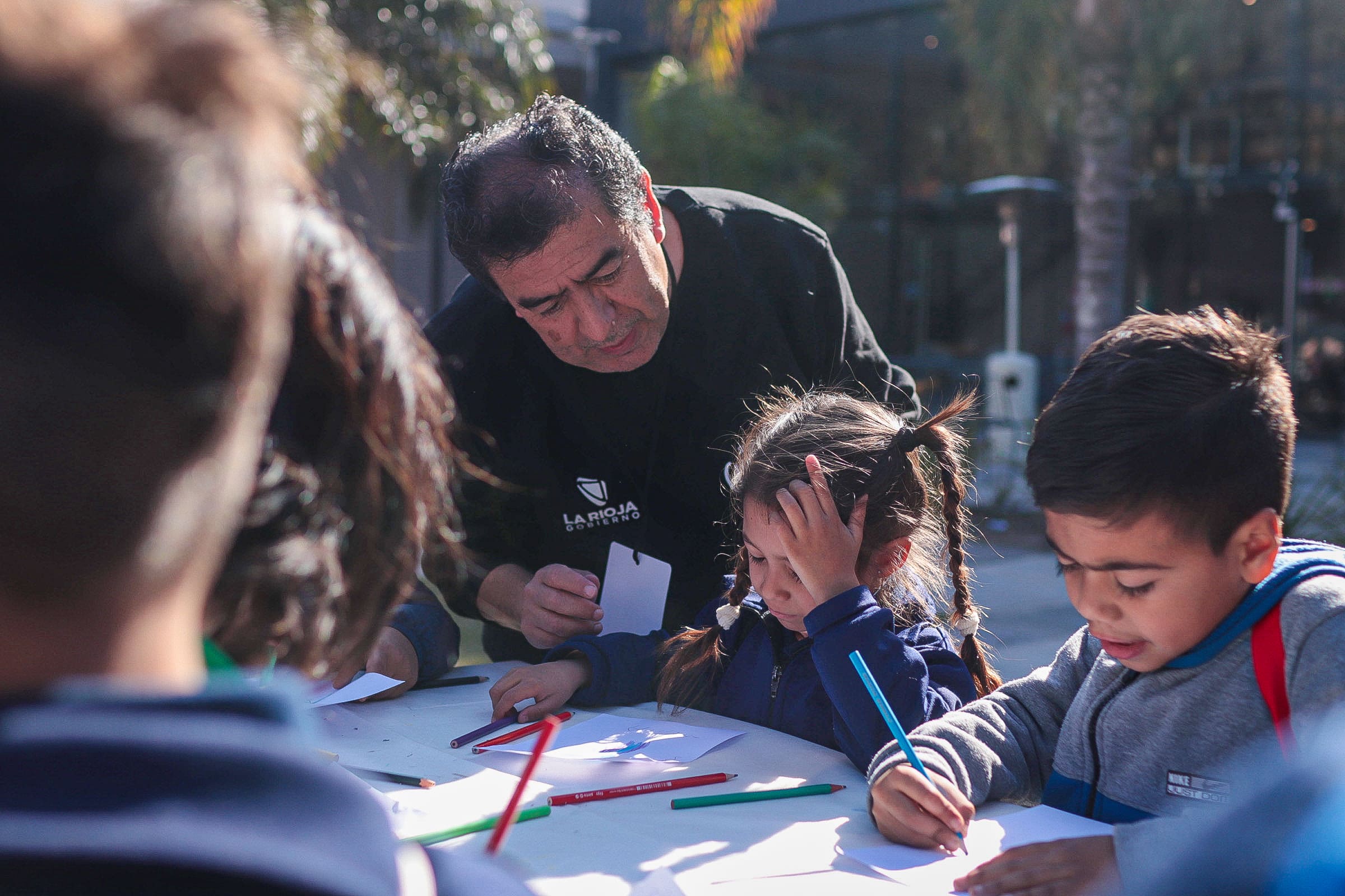 Talleres de caricatura, dibujo y pintura ofrecieron una experiencia creativa e interactiva a estudiantes